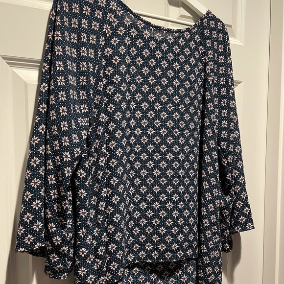 Beautiful hi-lo blouse - Picture 3 of 5